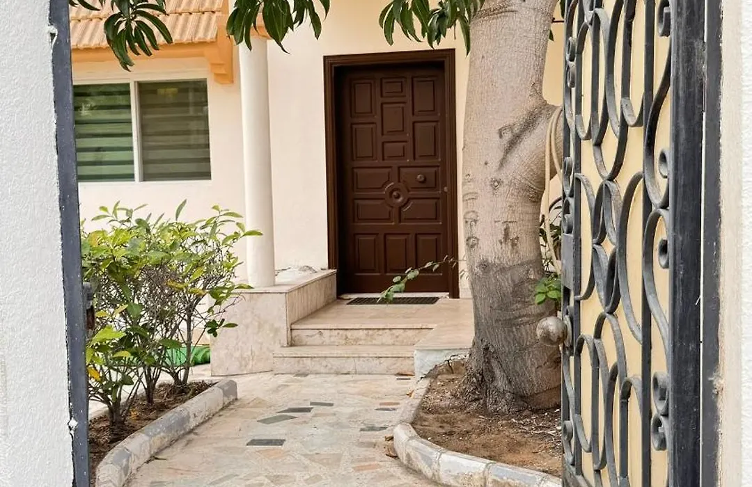 Chic 3-Br Tala Almajd Villas In Upscale District Alnahdah Family Only-1